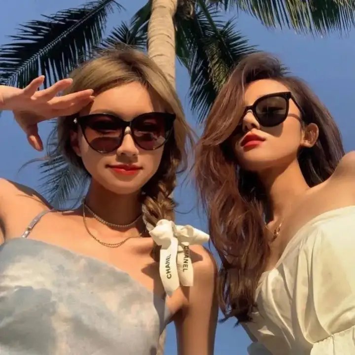 弘大邻居 海报